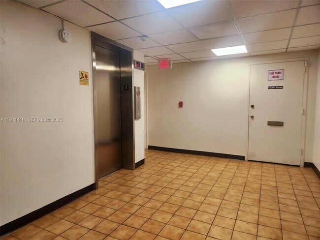 Building Photo - 1225 NE 124th St