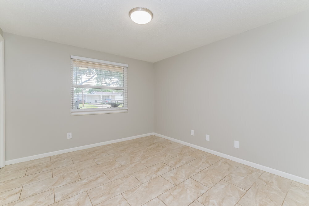 Building Photo - 516 Firefly Ln