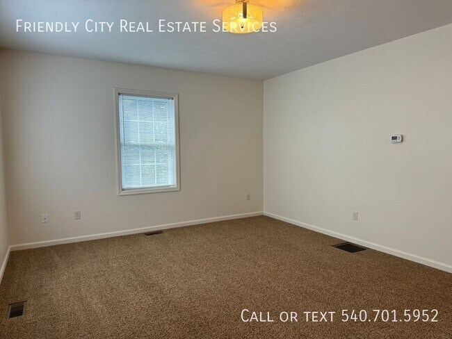 Building Photo - 1131 Lincolnshire Dr