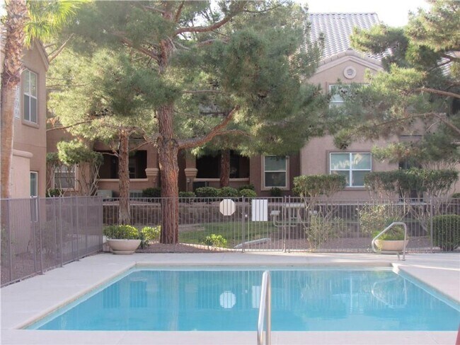 Building Photo - COZY 2 BEDROOM 2 BATH IN GATED SW COMMUNITY!