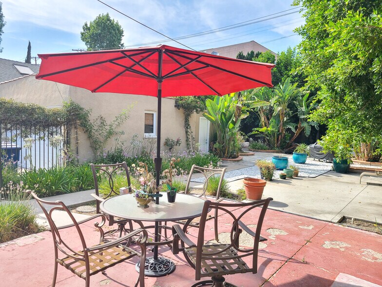 Building Photo - 11301 Blix St