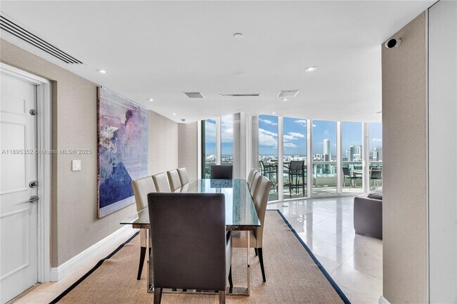 Building Photo - 1643 Brickell Ave