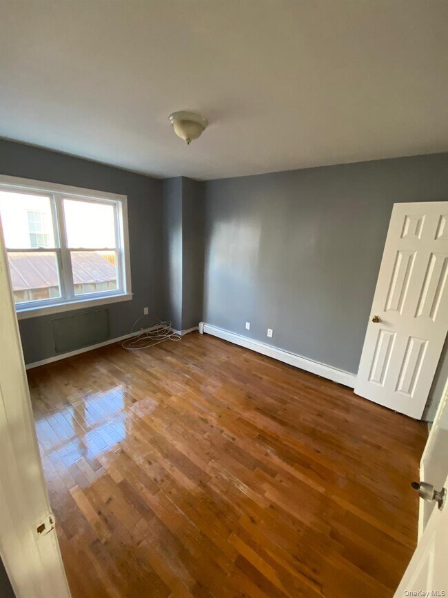 Building Photo - 139-03 Lakewood Ave