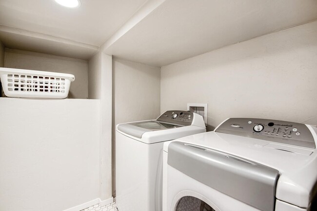 Building Photo - Beautifully Renovated Home in the Berkley ...