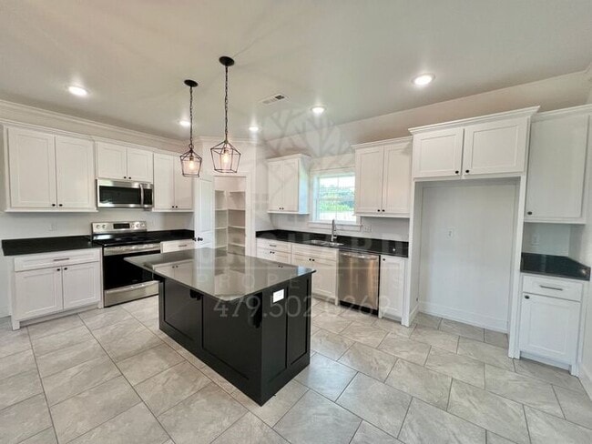 Primary Photo - Siloam Springs- Single-Family Home- Spacio...
