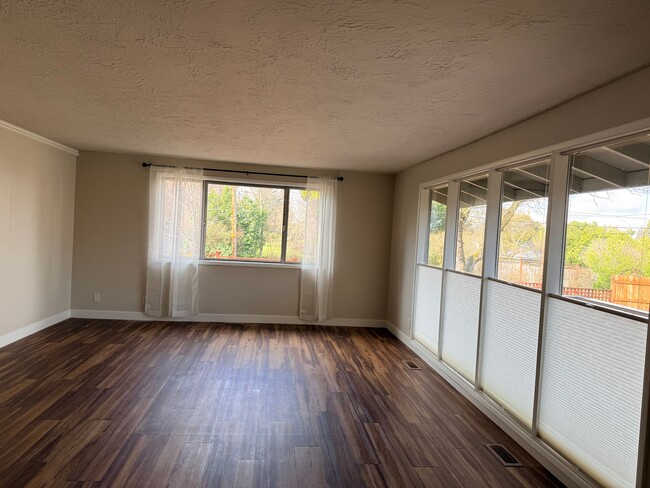 Building Photo - 200 Oregon Terrace