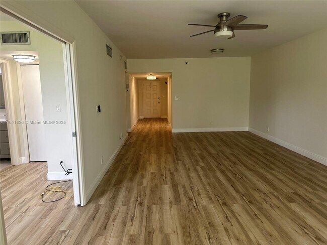 Building Photo - 3520 Oaks Way