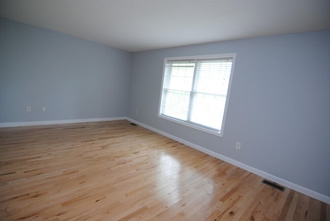 Building Photo - 75 Overlook Cir