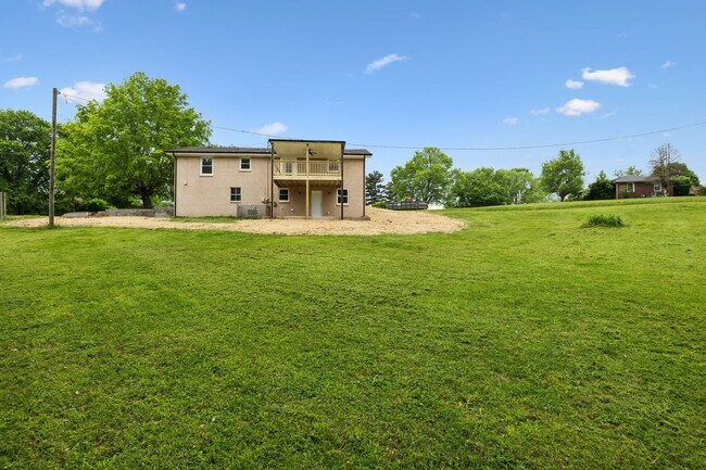 Building Photo - Sango Beauty With Finished Basement!
