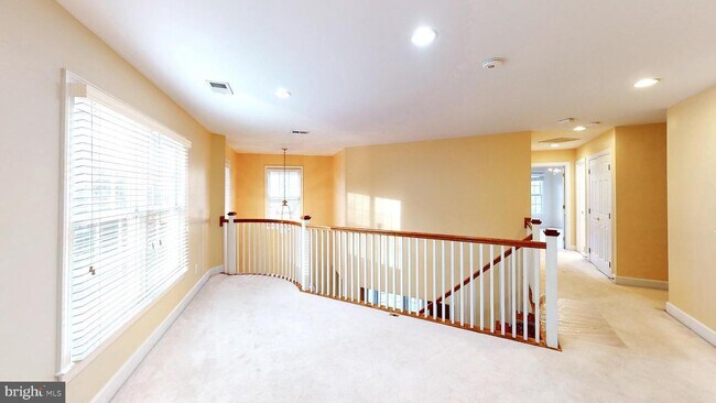 Building Photo - 309 Pure Spring Crescent