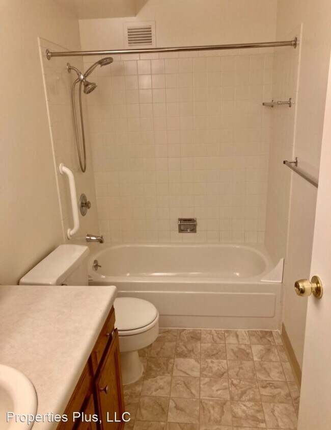 Building Photo - 2 br, 1 bath House - 13500 E Cornell Ave #102