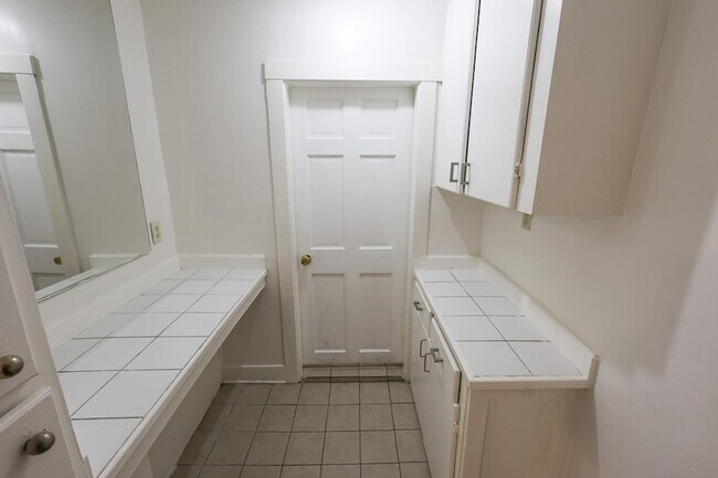 Building Photo - 498 Whipple St