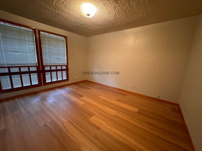 Building Photo - 2930 Tulip St