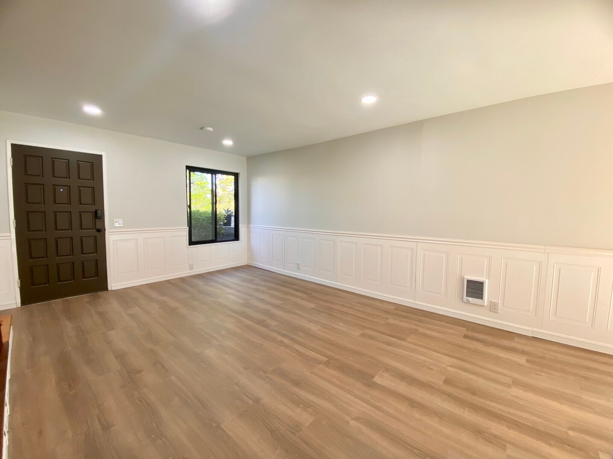 Building Photo - 8722 Villa La Jolla Dr