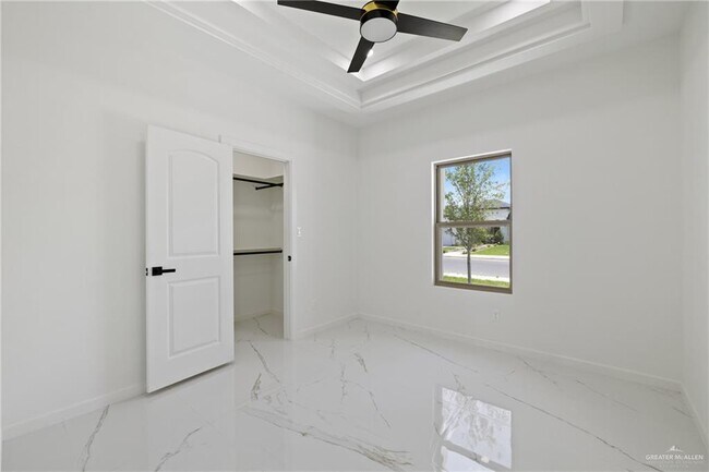 Building Photo - 2613 E Comal Rd