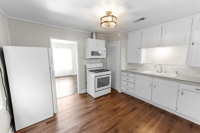 Building Photo - 2609 Herring Ave