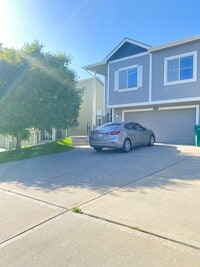 Building Photo - 1/2 MONTH OFF SUMMER MOVING SPECIAL!!! Upd...