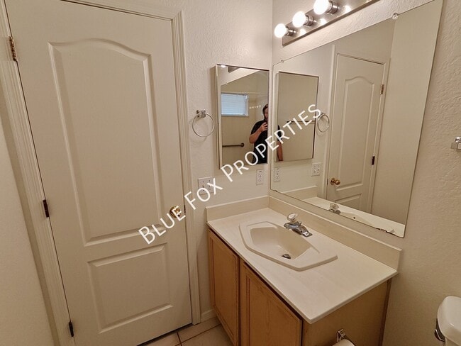 Building Photo - 6717 W Nueva Vista Dr