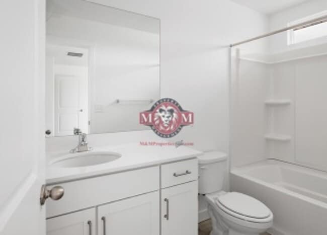 Building Photo - Great Newer 3 Bd 2.5 Bath Townhome
