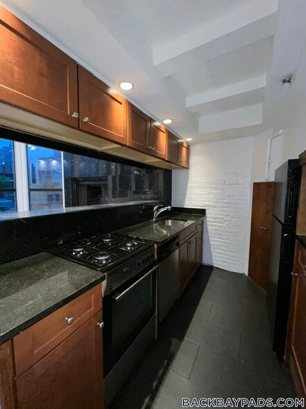 Building Photo - 113 Beacon St