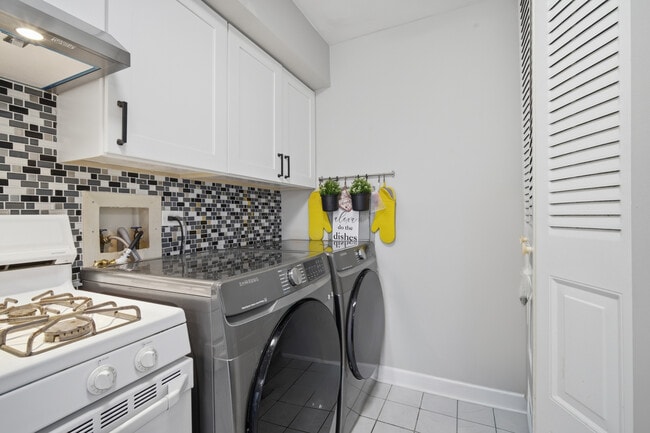 Building Photo - 1495 Cornell Ct