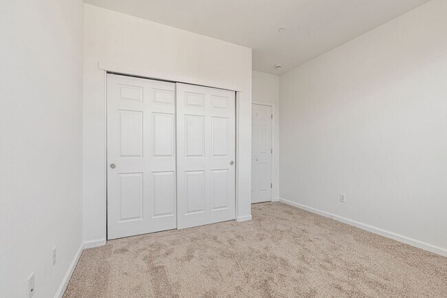Building Photo - 1,331 sq ft with 2 on-suite bedrooms and o...