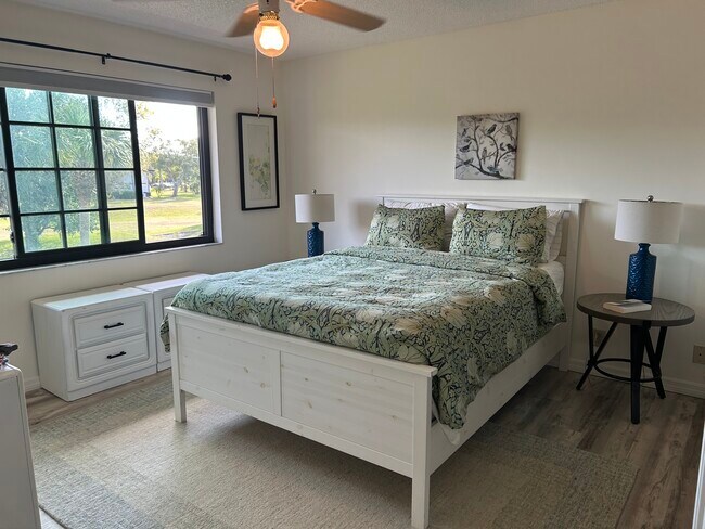 Building Photo - 19505 Quesada Ave