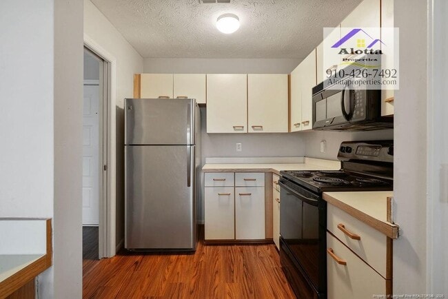 Building Photo - 6804 Willowbrook Dr