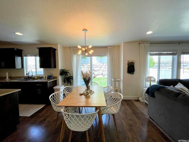 Building Photo - 616 W 4050 N