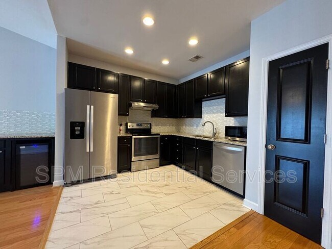 Building Photo - 618 Condo Club Dr