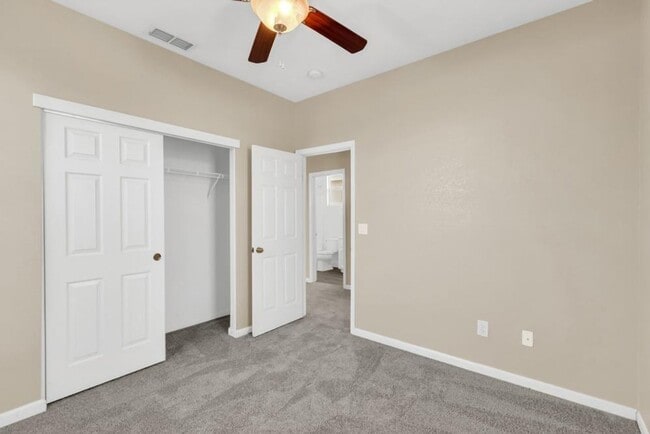 Building Photo - Beautiful 3 bed 2.5 bath in Natomas!