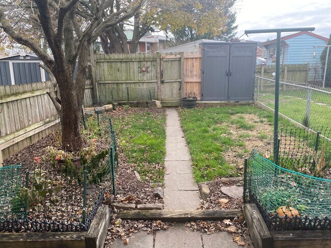 Building Photo - Beautiful 2 Bedroom Semi-Detached Home in Lancaster!