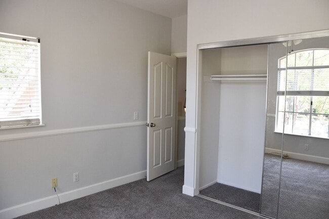 Building Photo - 8215 E White Oak Ridge