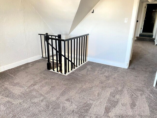 Building Photo - Bailey