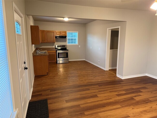 Building Photo - 1934 Austin Ave