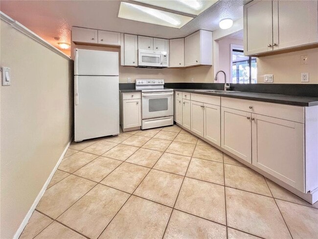 Building Photo - 71 Stanford Rd