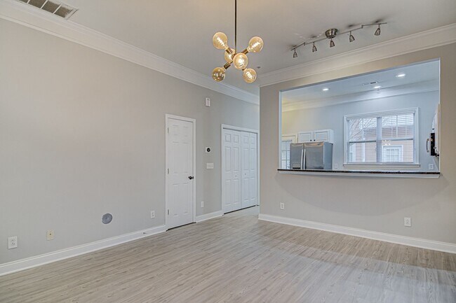 Building Photo - Live off Central Ave. in END UNIT 2 bed/2.5 bath Townhome (NO CARPET!)