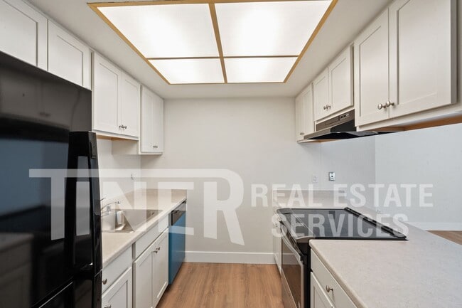 Building Photo - 9140 Nasreen Dr