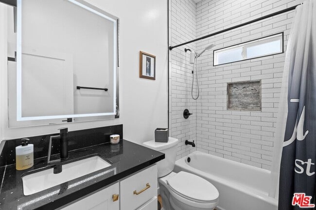 Building Photo - 3170 Glenmanor Pl