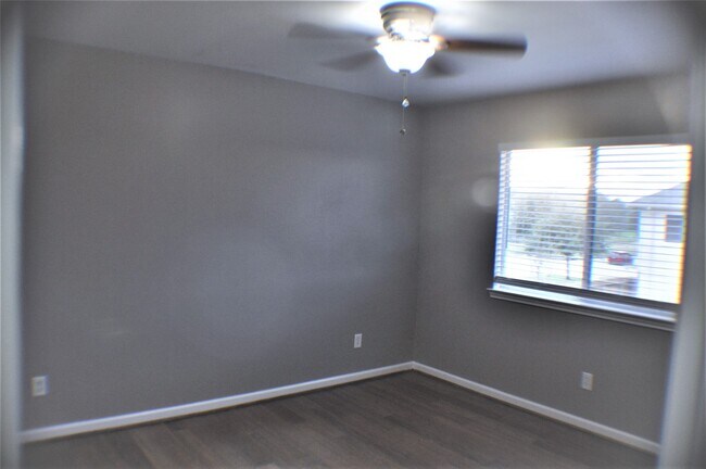 Building Photo - 9503 Deep Valley Dr