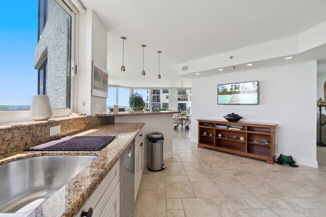 Building Photo - 2565 S Ocean Blvd