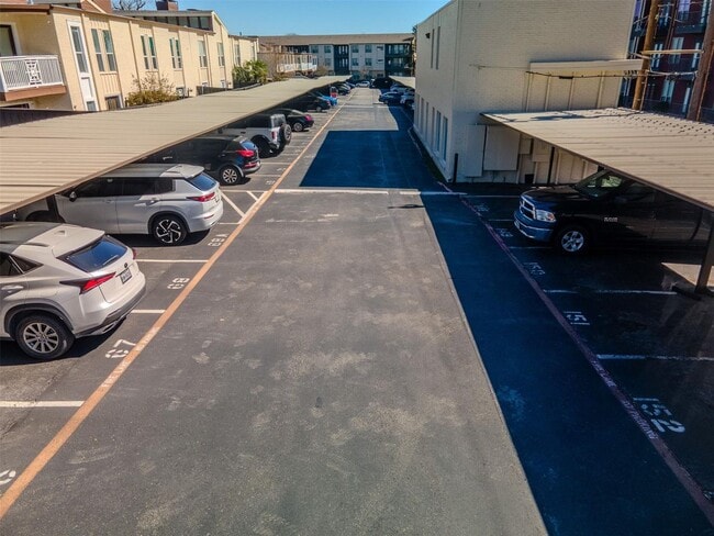 Building Photo - 5916 Sandhurst Ln