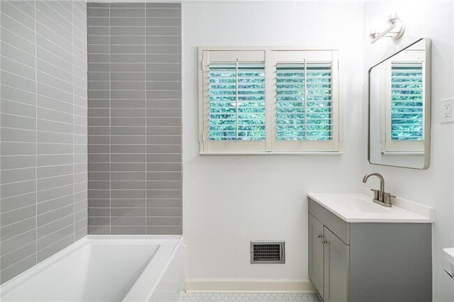 Building Photo - 155 Worth Dr NW