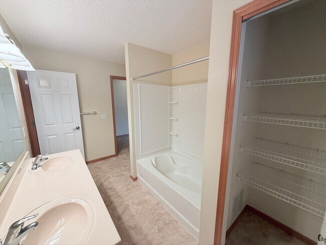 Building Photo - Spacious Bailey’s Arbor Townhome! 2BR + Bonus Living Room & Resort-Style Amenities!!