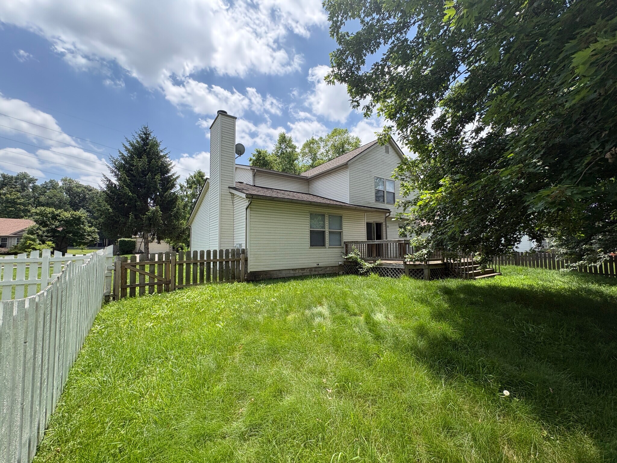 Building Photo - 1074 Lakegrove Ct