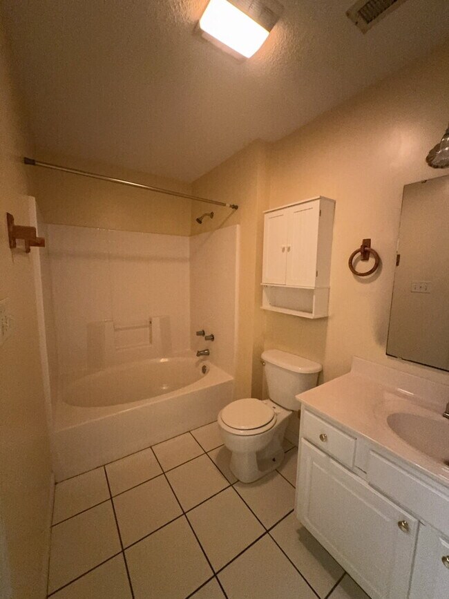 Building Photo - Wonderful 3 Bedroom Home-437 Boysenberry