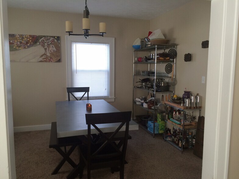 Building Photo - 821 Diamond Ave NE