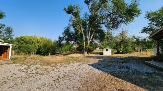 Building Photo - Home on Two Acres with Pets Considered