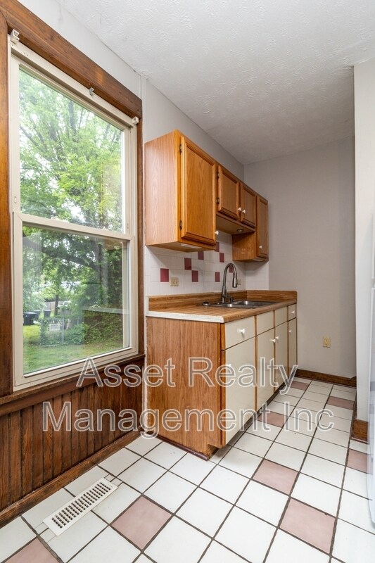Building Photo - 820 Luttrell St