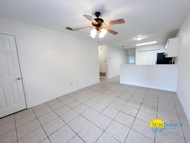Building Photo - Quaint 2 Bedroom Home in Crestview!